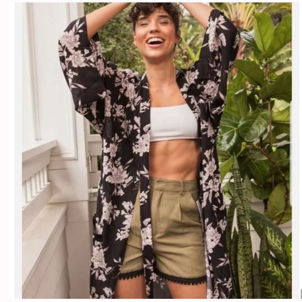 SPIRITUAL GANGSTER black floral kimono robe